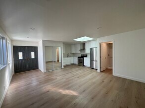 6534 Peach Ave, Unit A in Van Nuys, CA - Building Photo - Building Photo