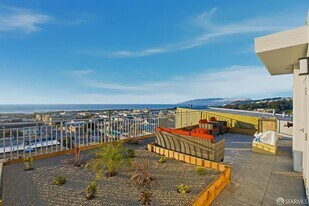 3945 Judah St in San Francisco, CA - Building Photo