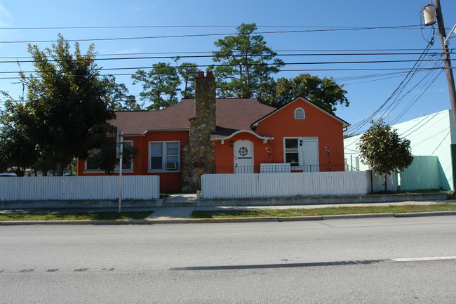 1208 S Ridgewood Ave in Daytona Beach, FL - Building Photo - Building Photo