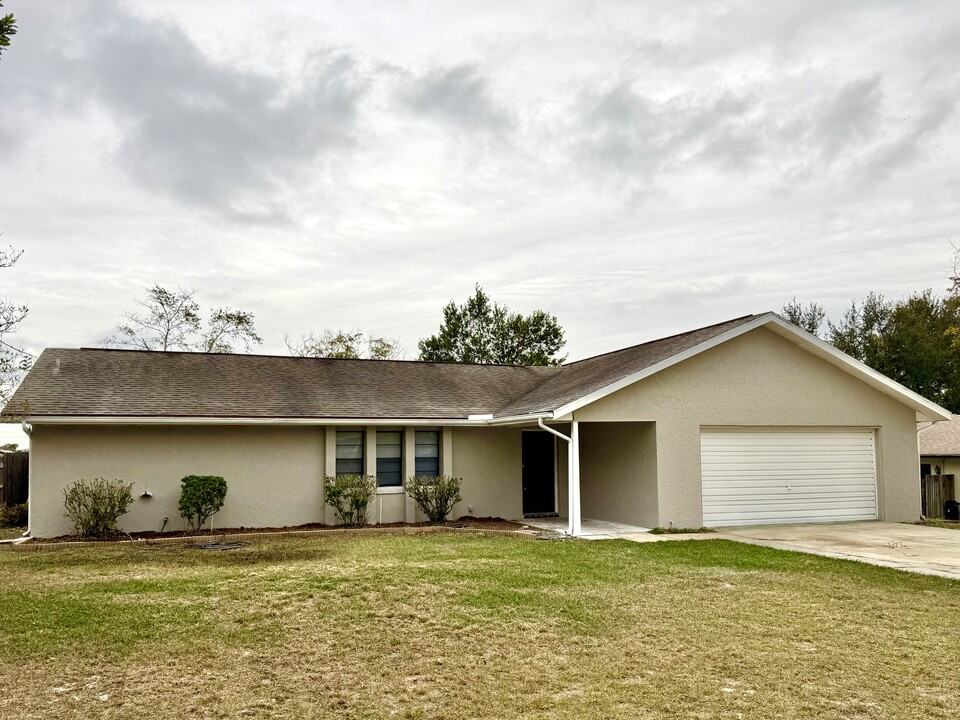 1841 Amero Ave in Deltona, FL - Foto de edificio