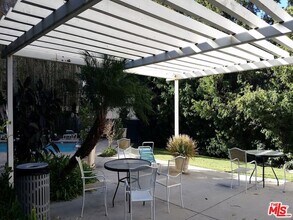 570 N Rossmore Ave in Los Angeles, CA - Foto de edificio - Building Photo