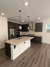 8174 Kramer Rnch Ln in Elk Grove, CA - Foto de edificio - Building Photo