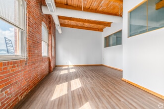 Bridgeview Apartments in Cleveland, OH - Foto de edificio - Building Photo