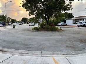 994 SE 2nd Pl in Hialeah, FL - Building Photo - Building Photo