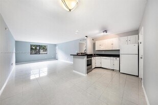 9020 NE 8th Ave in Miami, FL - Building Photo