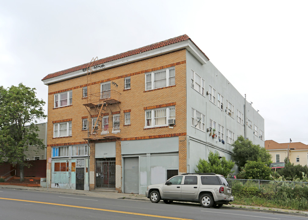 2042-2046 International Blvd in Oakland, CA - Building Photo