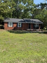 4112 Legion Rd in Hope Mills, NC - Building Photo