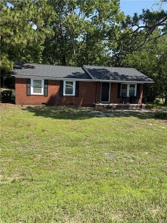 4112 Legion Rd in Hope Mills, NC - Building Photo
