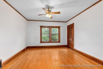 301 W Dutton St in Kalamazoo, MI - Building Photo - Building Photo