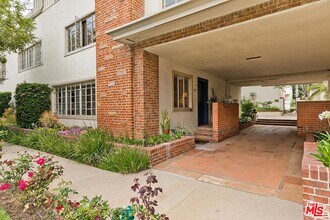 11901 W Sunset Blvd in Los Angeles, CA - Building Photo - Building Photo