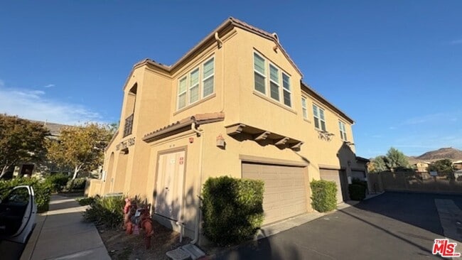 1800 E Lakeshore Dr in Lake Elsinore, CA - Foto de edificio - Building Photo