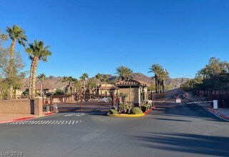 1135 Paradise Vista Dr in Henderson, NV - Building Photo - Building Photo