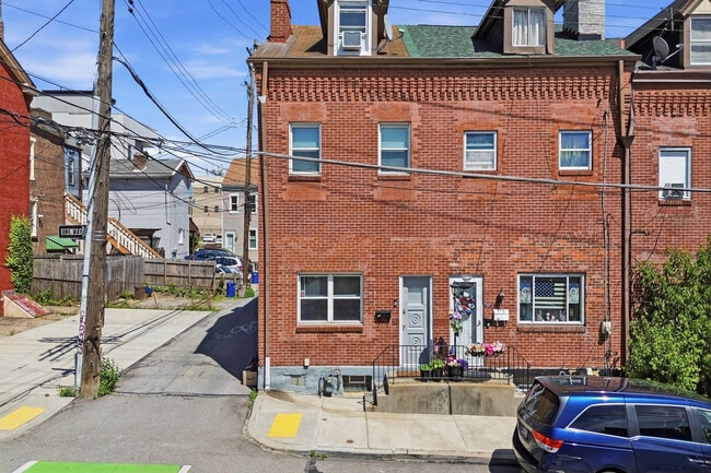 111 Pearl St