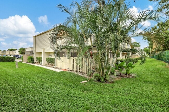 1558 Shaker Cir