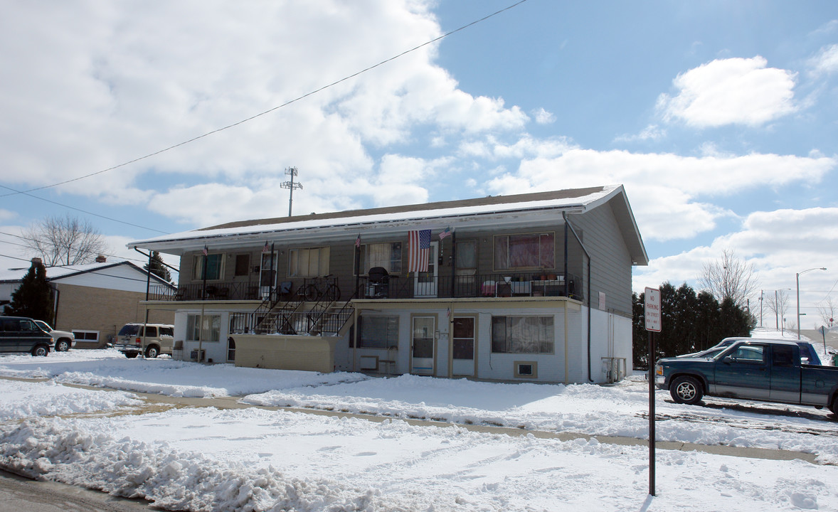 209 Highland Ave in Lockport, IL - Building Photo