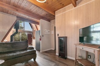 31543 Panorama Dr in Running Springs, CA - Building Photo - Building Photo