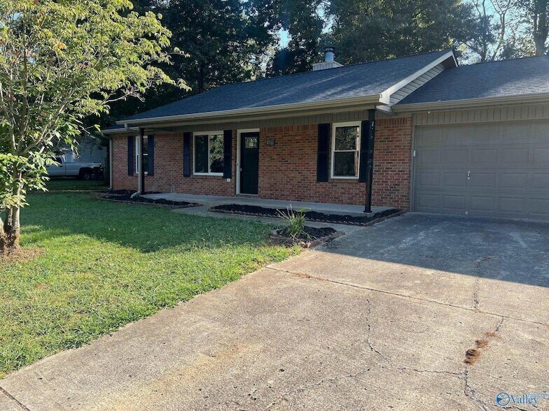 227 Stormy Dr in New Market, AL - Building Photo