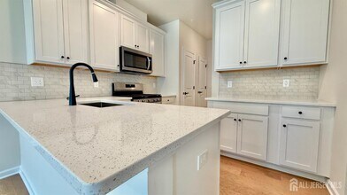 606 Sadie Cir in New Brunswick, NJ - Building Photo - Building Photo