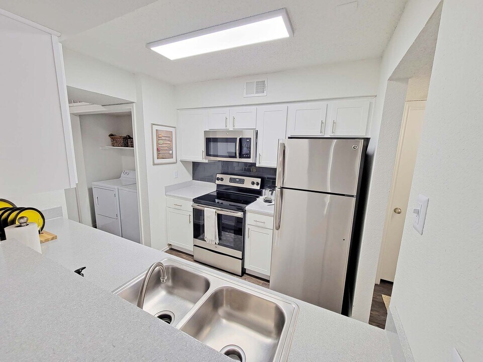 Bear Creek at Harwood Apartments in Euless, TX - Building Photo