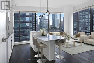 5 St Joseph St in Toronto, ON - Building Photo