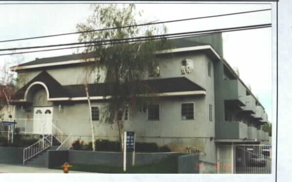 7535 Tampa Ave in Reseda, CA - Building Photo - Building Photo