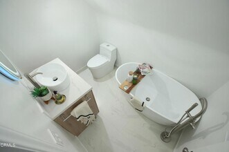 2338 Cascadia Dr in Glendale, CA - Building Photo - Building Photo