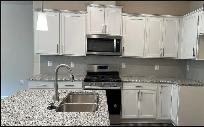915 Falls Grove Trl in High Point, NC - Building Photo - Building Photo
