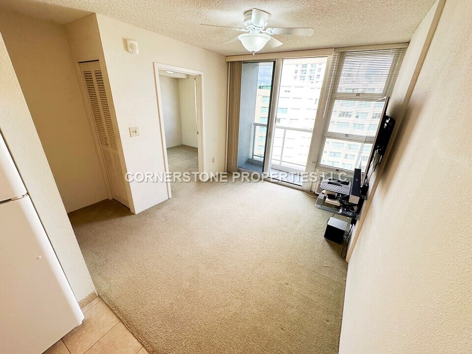 1315 Kalakaua Ave in Honolulu, HI - Building Photo