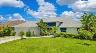 2101 SW 29th Terrace in Cape Coral, FL - Building Photo