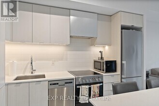 26-626 Gibbs Rd in Toronto, ON - Building Photo - Building Photo