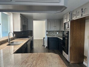 9400 Hemingway Pl in Bakersfield, CA - Building Photo - Building Photo