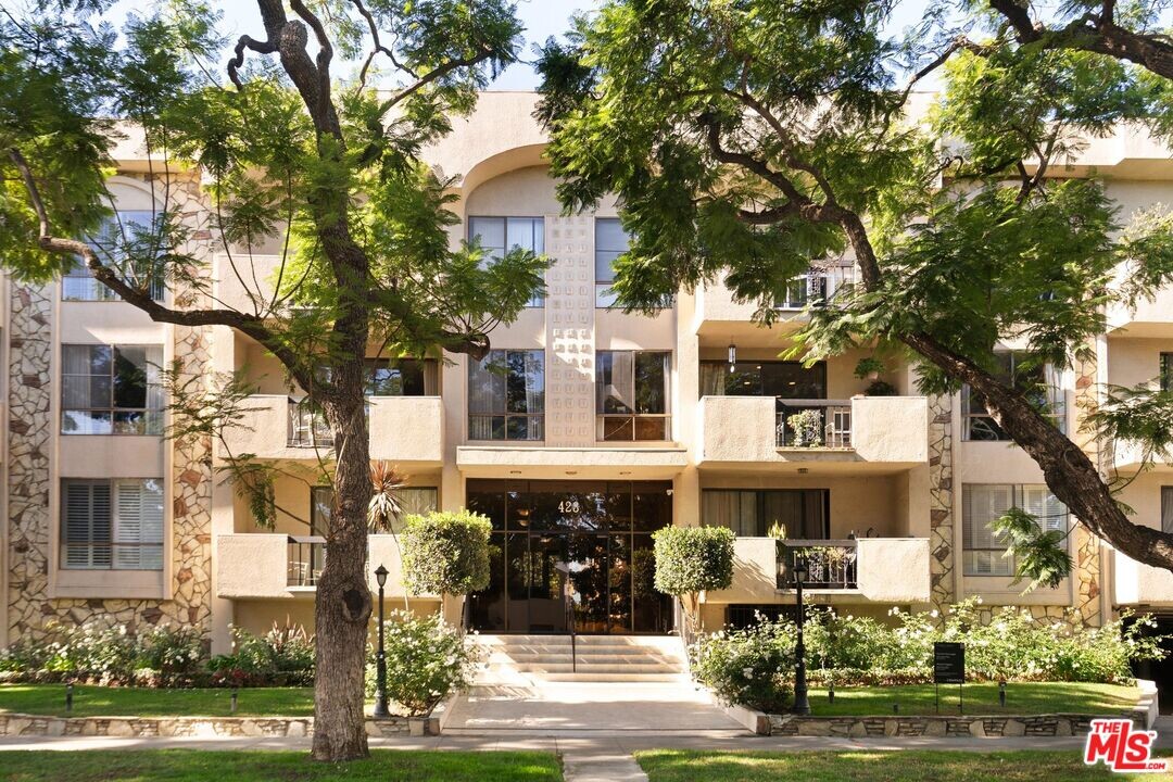 423 N Palm Dr in Beverly Hills, CA - Building Photo