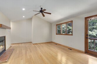 933 N Oak Dr in Fayetteville, AR - Building Photo - Building Photo