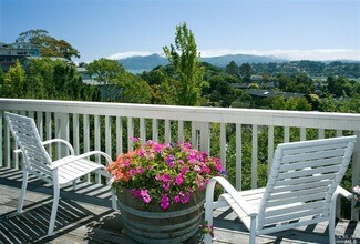26 Circle in Tiburon, CA - Foto de edificio - Building Photo