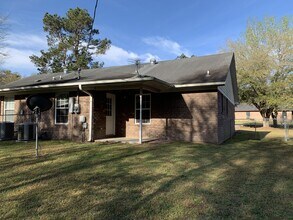 986 Live Oak Dr in Hinesville, GA - Building Photo - Building Photo