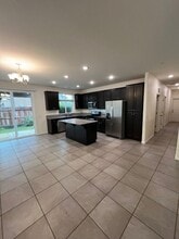 4907 W Flagstaff Ave in Visalia, CA - Foto de edificio - Building Photo