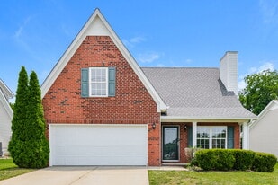 2004 Deer Valley Dr in Spring Hill, TN - Building Photo