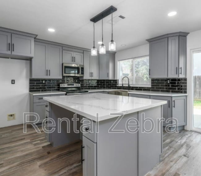 3785 Compass Pointe Ave in Merced, CA - Building Photo - Building Photo