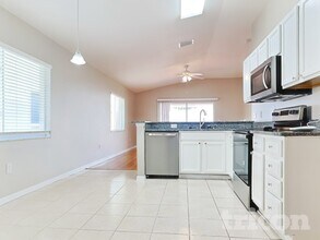 4926 Trinidad Dr in Land O Lakes, FL - Foto de edificio - Building Photo