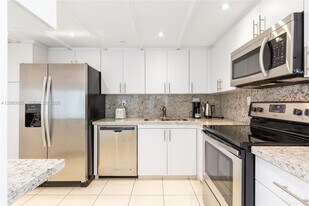 2000 Towerside Terrace in Miami, FL - Building Photo