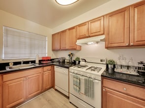 1404 37th Ave in Oakland, CA - Building Photo - Building Photo