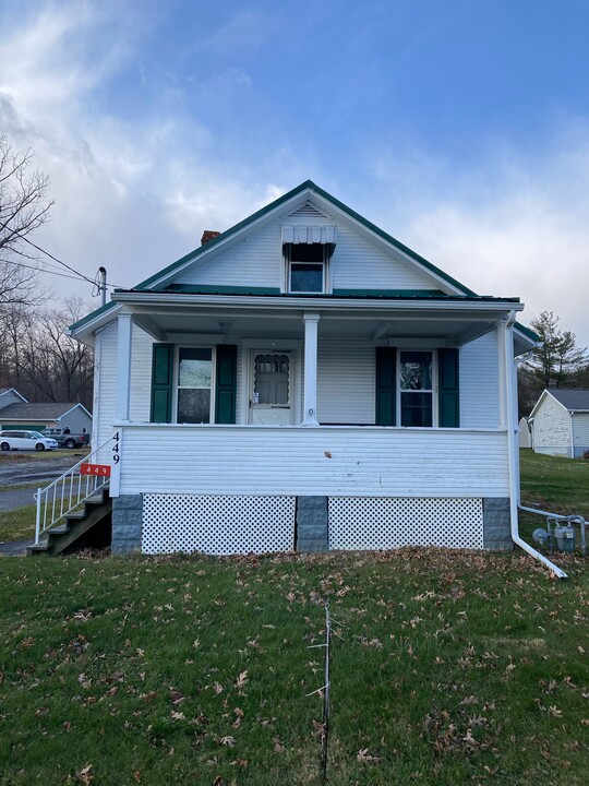 449 Brush Mountain Rd in Hollidaysburg, PA - Foto de edificio