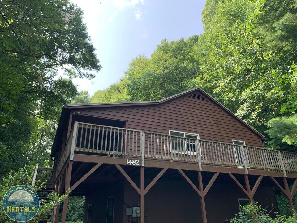 1482 North Carolina Hwy 105 Bypass in Boone, NC - Foto de edificio