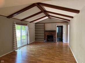 124 Carlin Dr in Carmel, IN - Building Photo - Building Photo