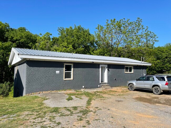 737 6th St NE in Cleveland, TN - Foto de edificio - Building Photo
