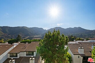 1758 Palisades Dr in Los Angeles, CA - Building Photo - Building Photo