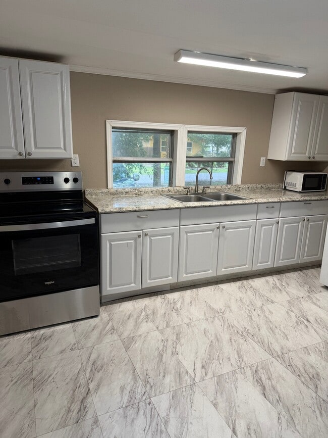 property at 10 Lakeview Dr