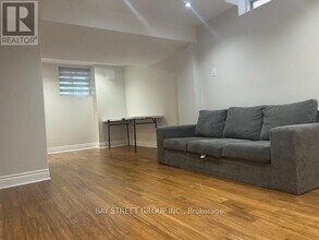 23 Casabel Dr in Vaughan, ON - Building Photo - Building Photo