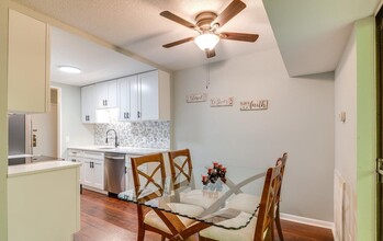 2210 Castle Rock Square in Reston, VA - Building Photo - Building Photo