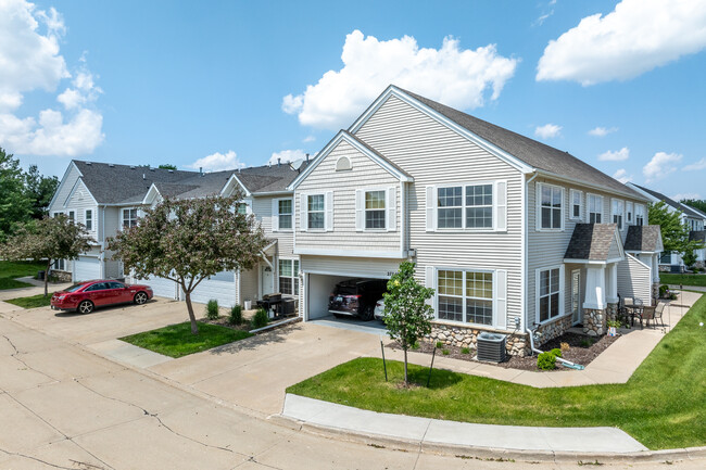 Villas at Bridgewood Pointe in West Des Moines, IA - Building Photo - Building Photo